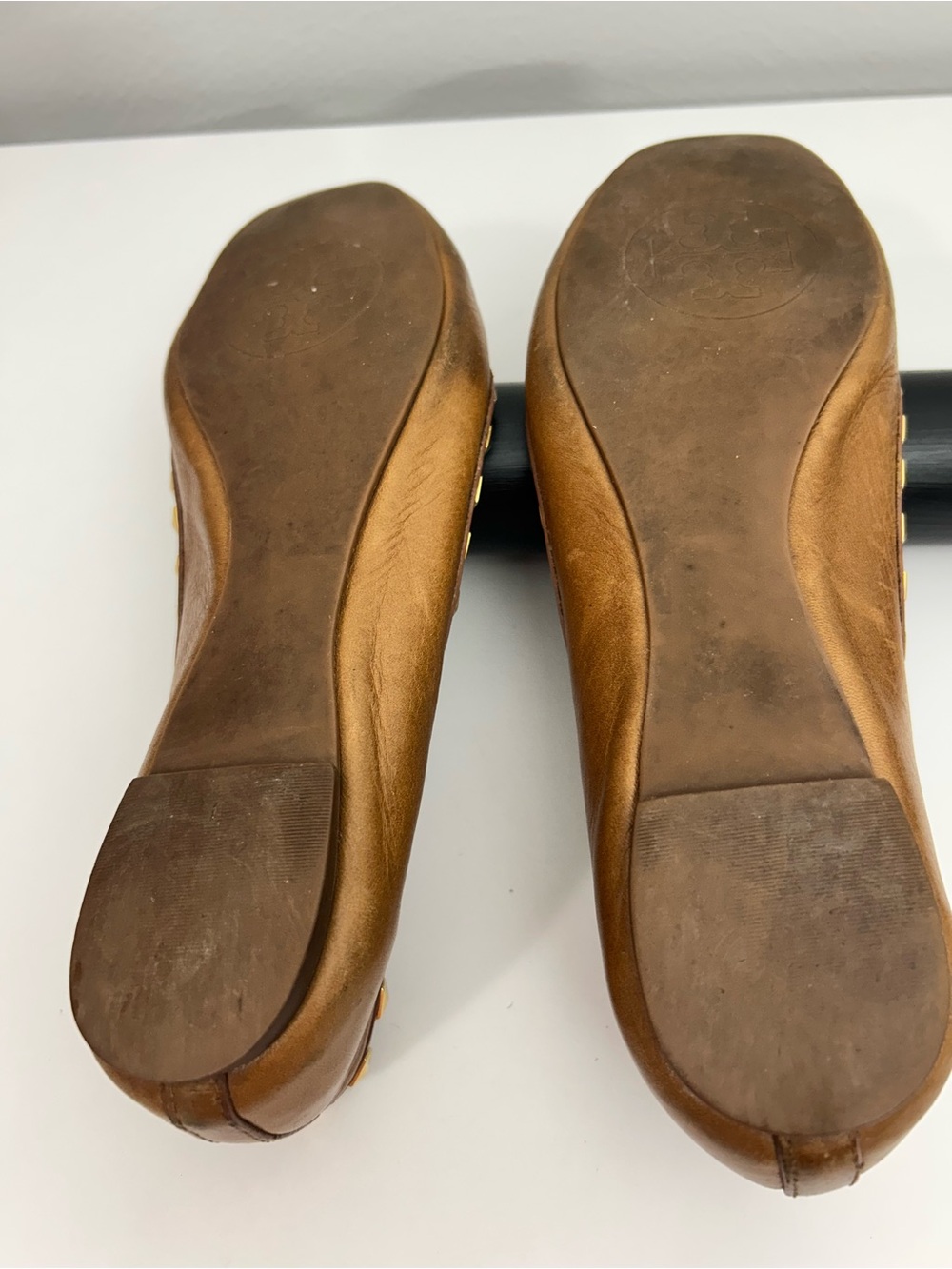 Tory Burch Dale Brown Leather Logo Gold Stud Ballet Flats Slip-on Size 9 - Picture 6 of 13